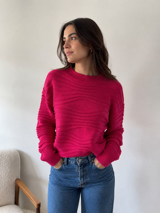 Sweater Verona fucsia de punto texturizado con relieve ondulado